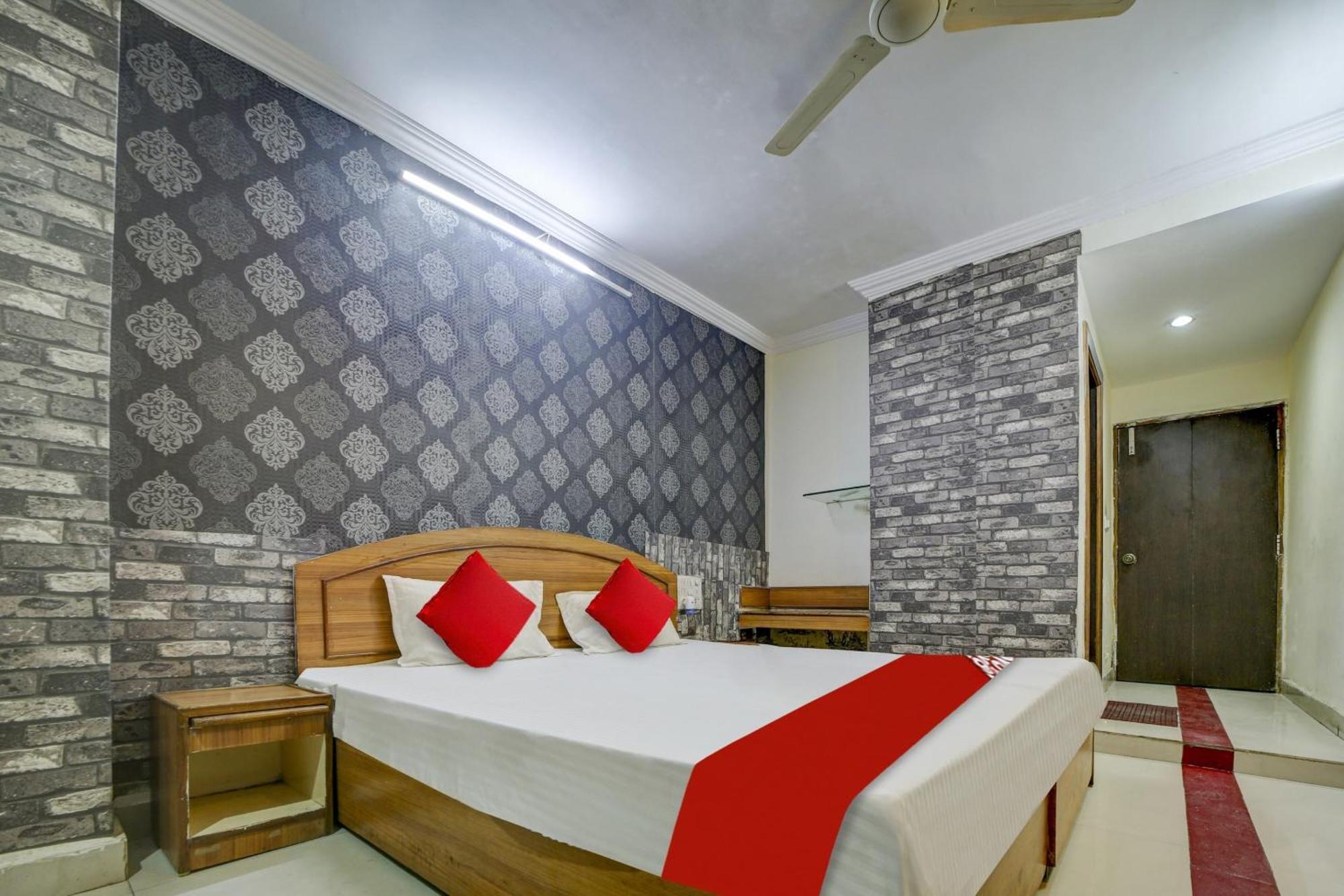 Oyo Flagship 81248 Hotel Satya Vilas Bhopal Zewnętrze zdjęcie