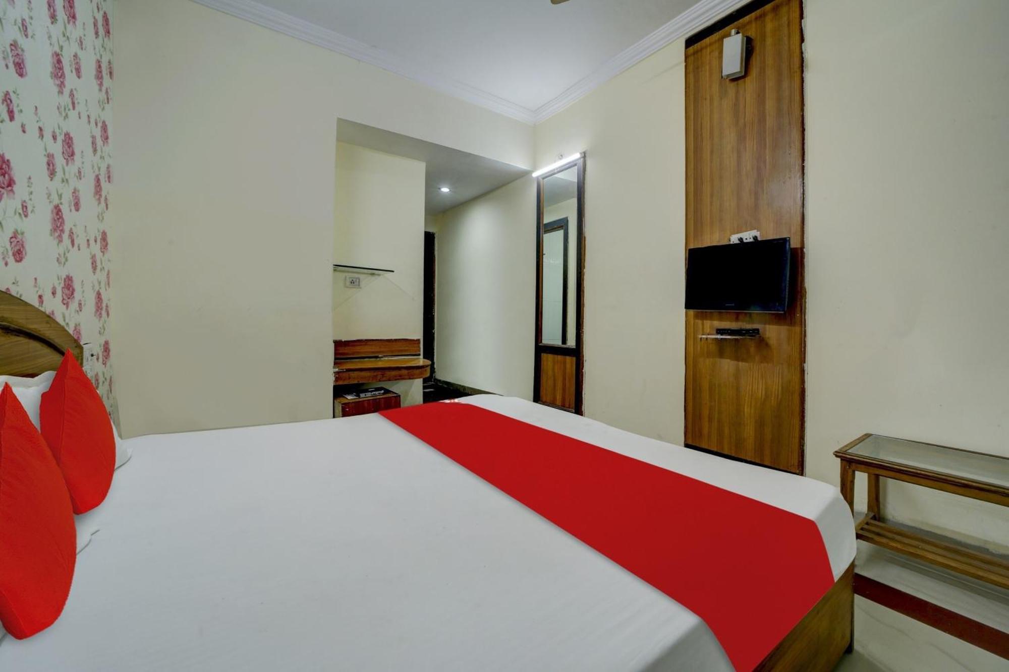 Oyo Flagship 81248 Hotel Satya Vilas Bhopal Zewnętrze zdjęcie