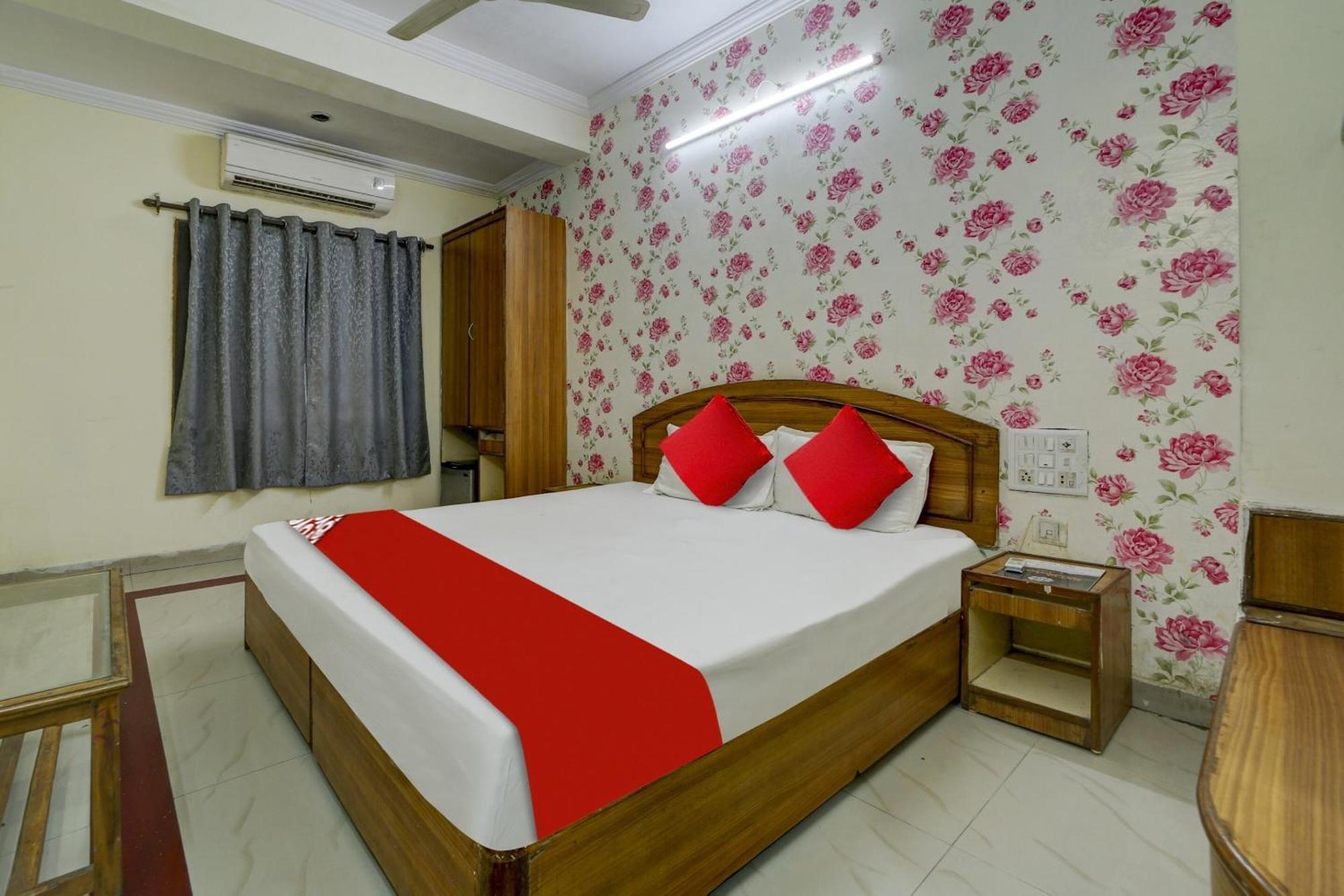 Oyo Flagship 81248 Hotel Satya Vilas Bhopal Zewnętrze zdjęcie