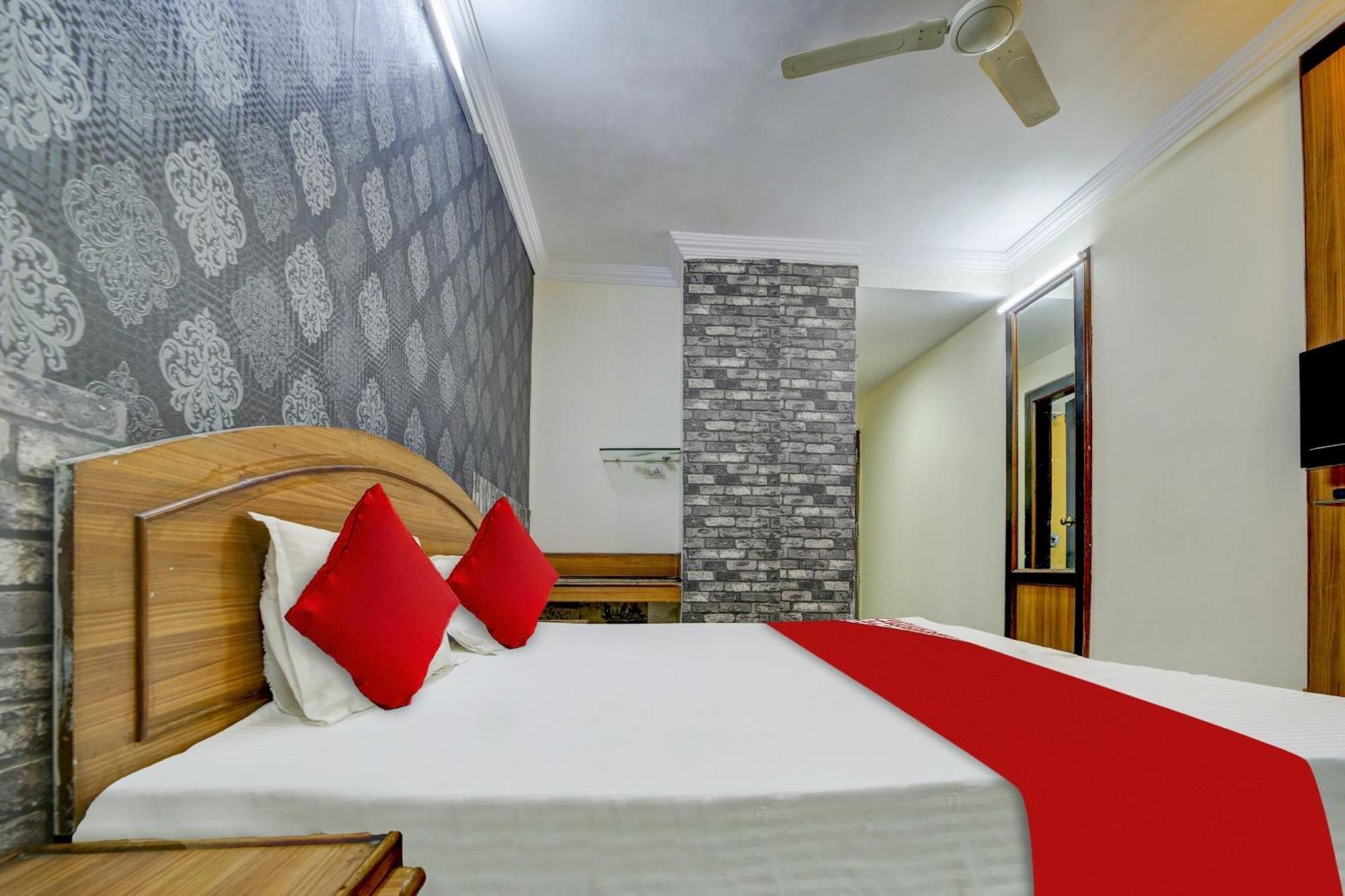 Oyo Flagship 81248 Hotel Satya Vilas Bhopal Zewnętrze zdjęcie